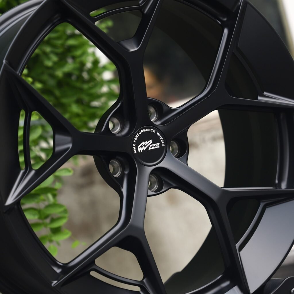Audi A4 B9 wheels – MMX Gloss Black 5 Y-Spoke, lip and barrel detail