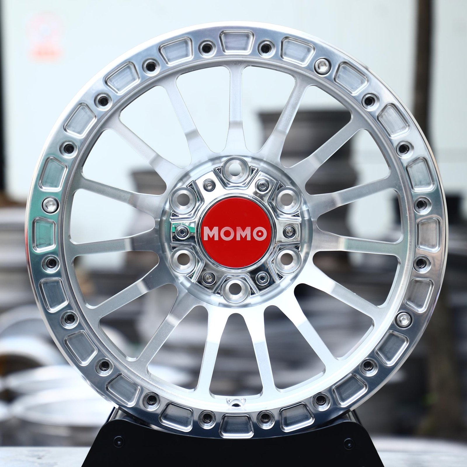 Ford F-250 Super Duty wheels – Mirror Polished 16-Spoke Beadlock (Momo-Style), front view