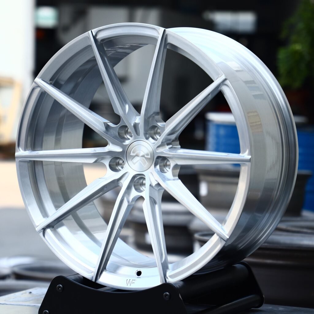 Zeekr 001 wheels – Silver 10-Spoke, angled view