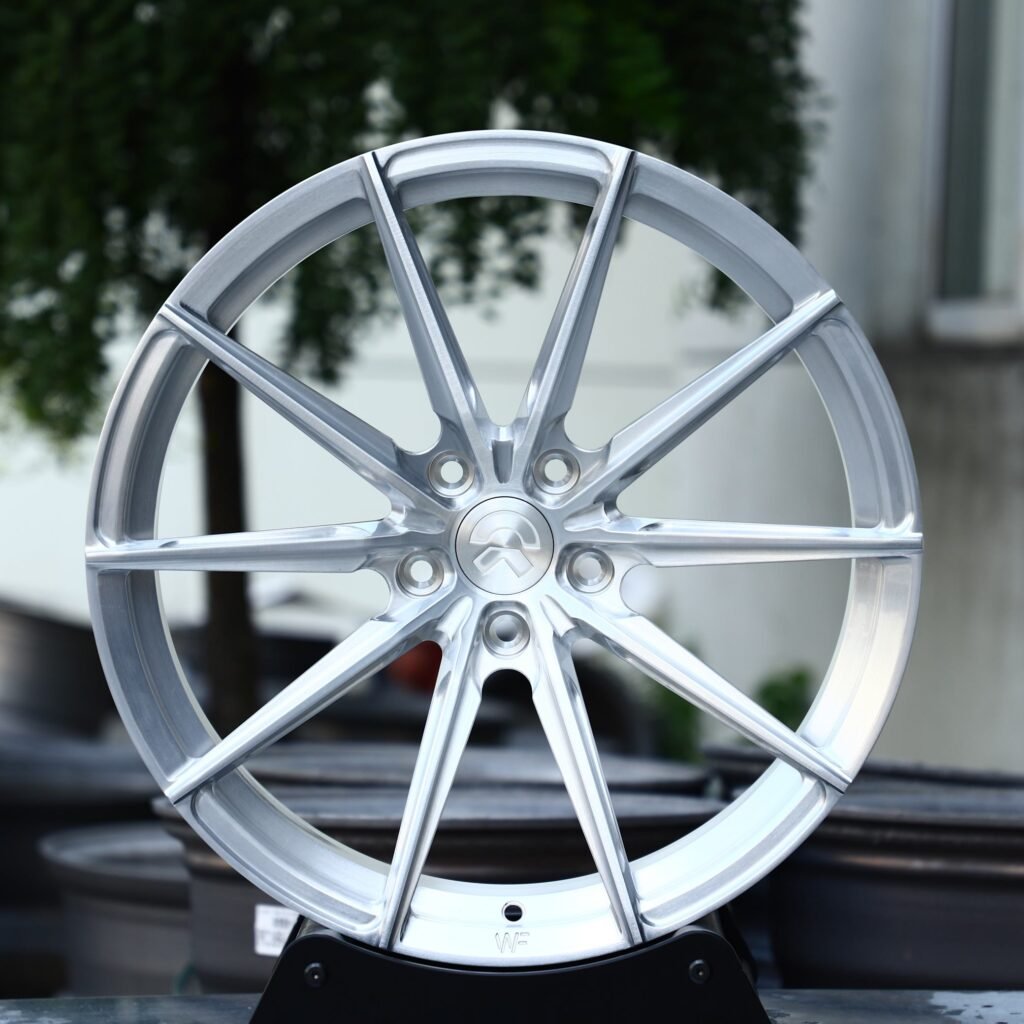 NIO ET7 wheels – Silver 10-Spoke, front view