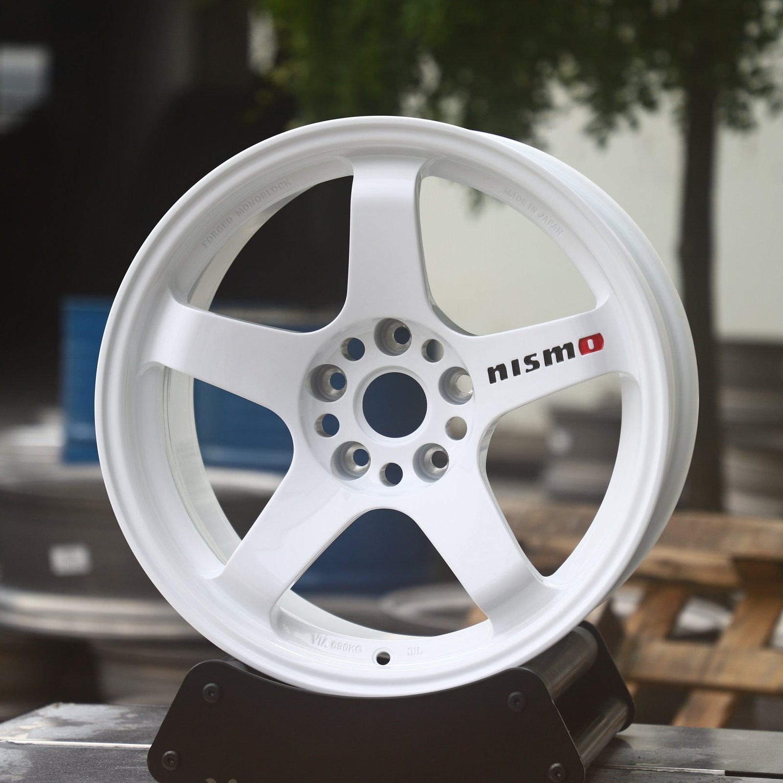 Porsche 911 wheels – Nissan Nismo Gloss White 5-Spoke, front view