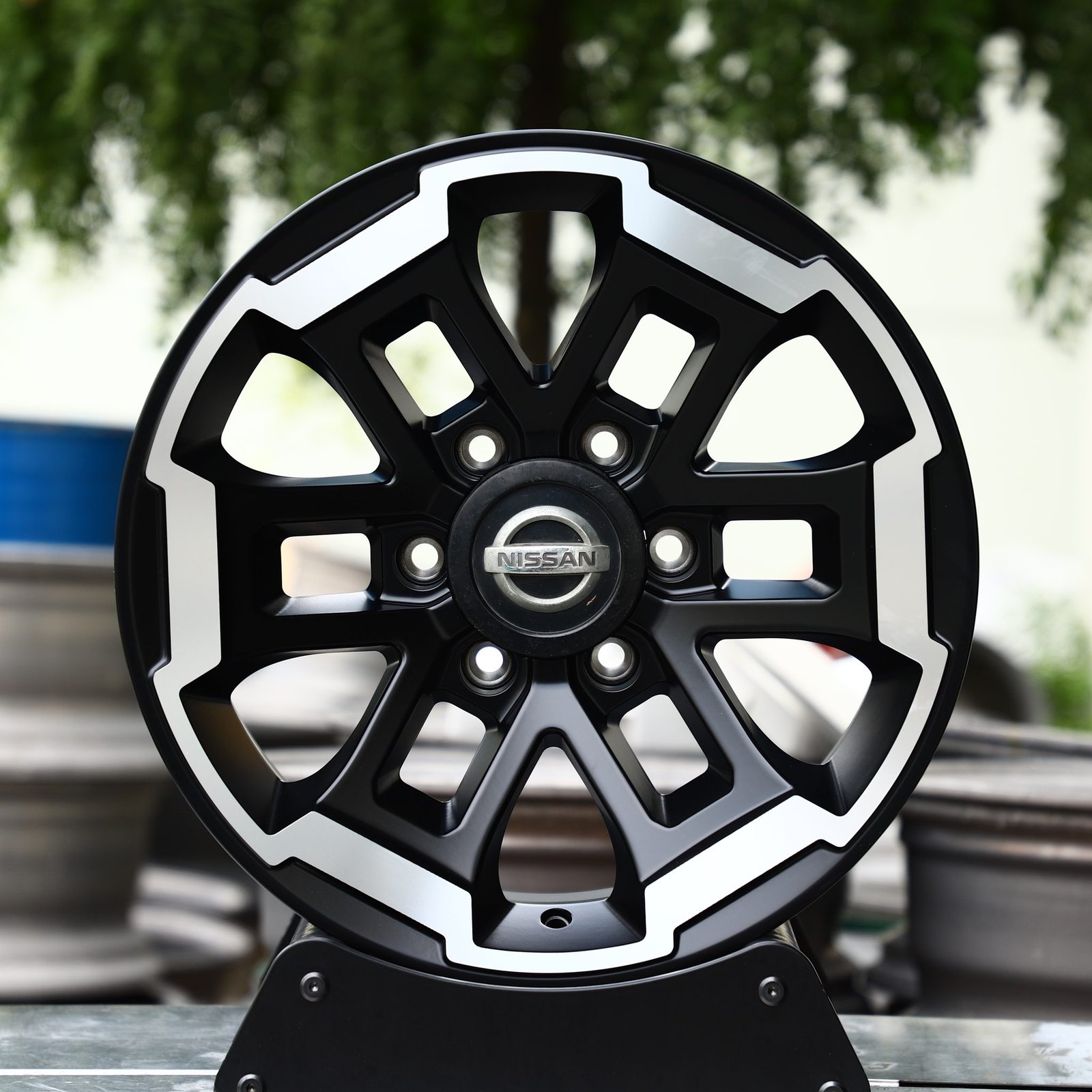 Nissan Titan wheels – Gloss Black Machined Face (Nissan OEM-Style), front view