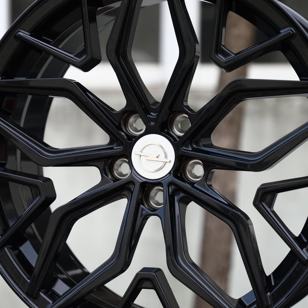 Opel Astra wheels – Gloss Black Multi-Spoke (Opel OEM-Style), lip and barrel detail
