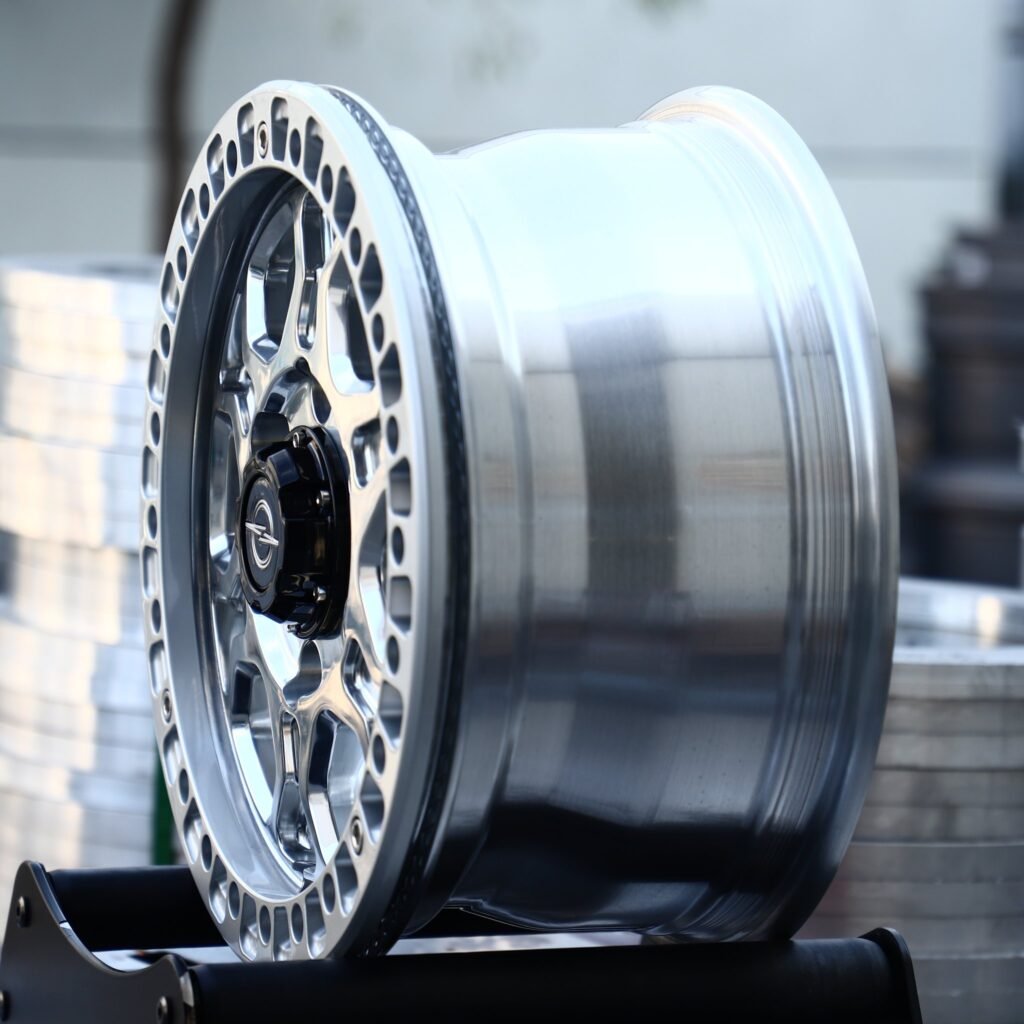 6x139.7 wheels – Polished Split-Spoke Beadlock (Opel OEM-Style), side view