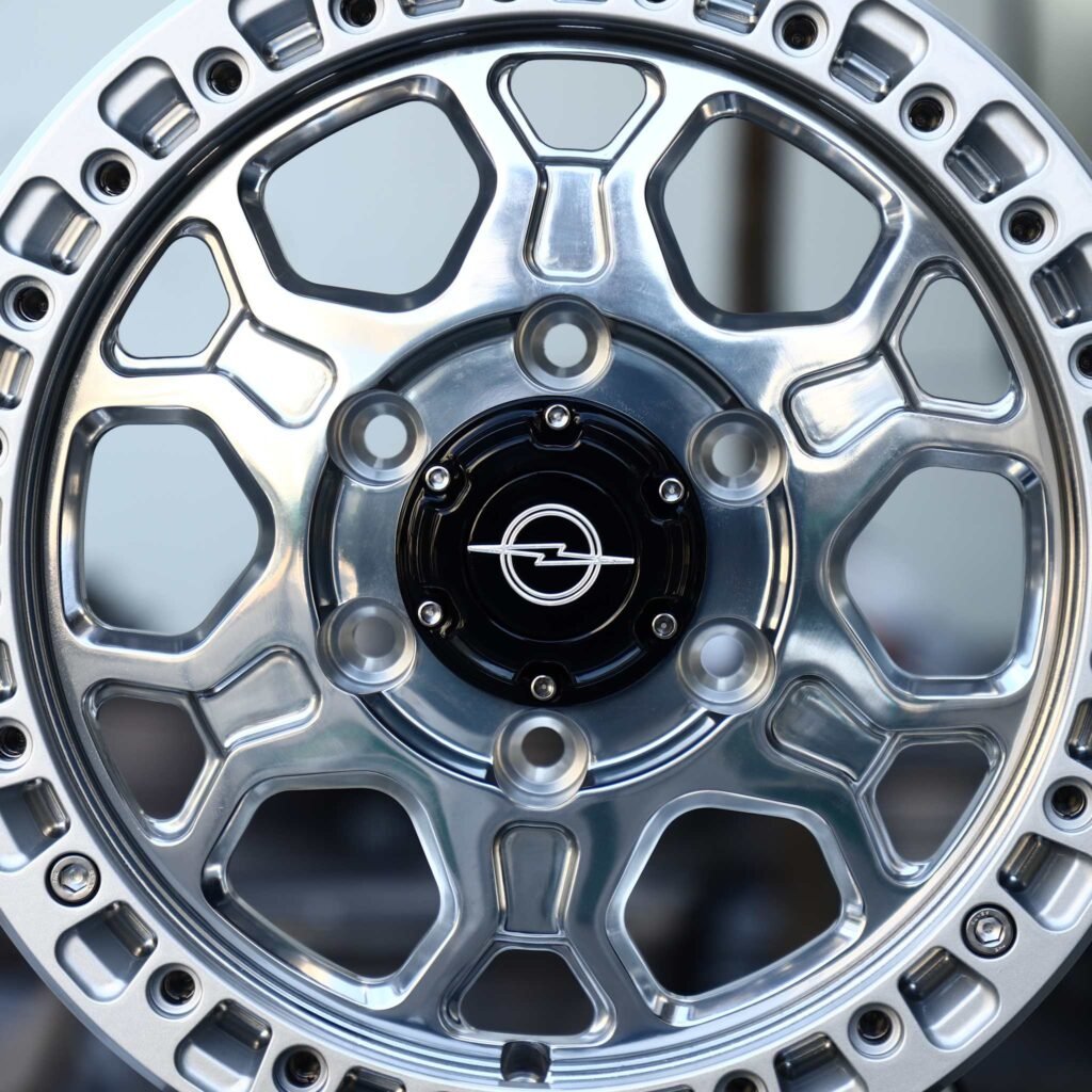 Opel Frontera B wheels – Polished Split-Spoke Beadlock (Opel OEM-Style), lip and barrel detail