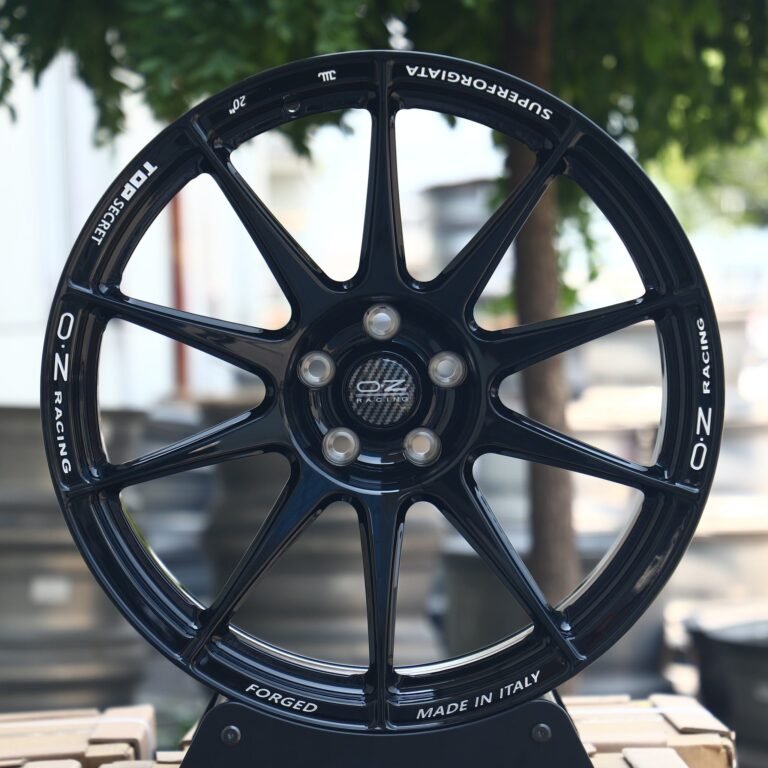 Volkswagen Golf R wheels – OZ Racing Gloss Black 10-Spoke, front view