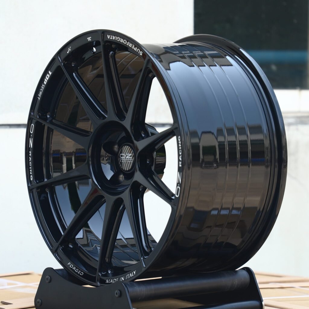 5x112 wheels – OZ Racing Gloss Black 10-Spoke, side view