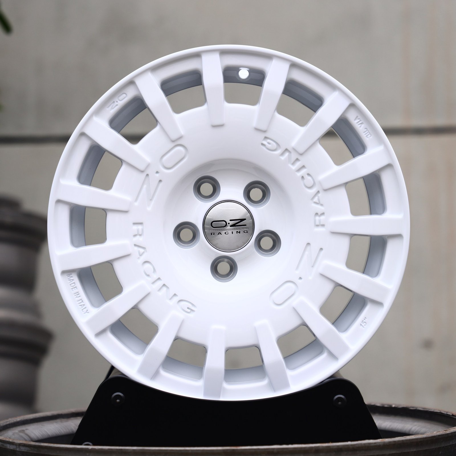 Volkswagen Golf R wheels – OZ Racing Gloss White Full-Face, front view