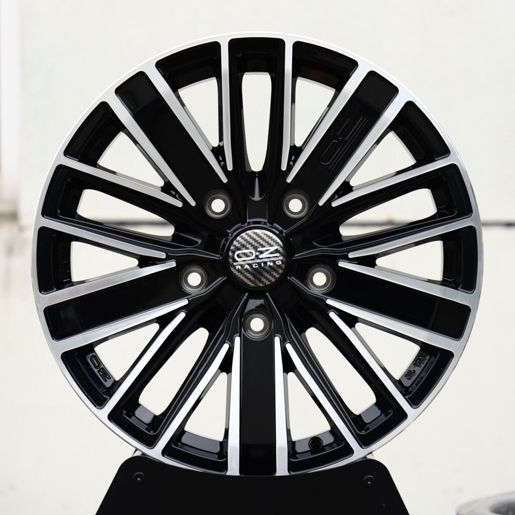 Porsche 911 wheels – Gloss Black Machined Multi-Spoke (OZ Racing-Style), front view