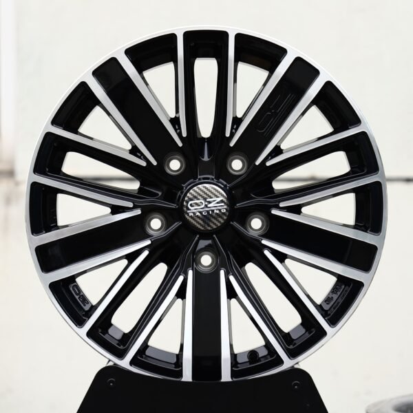 Porsche 911 wheels – Gloss Black Machined Multi-Spoke (OZ Racing-Style), front view