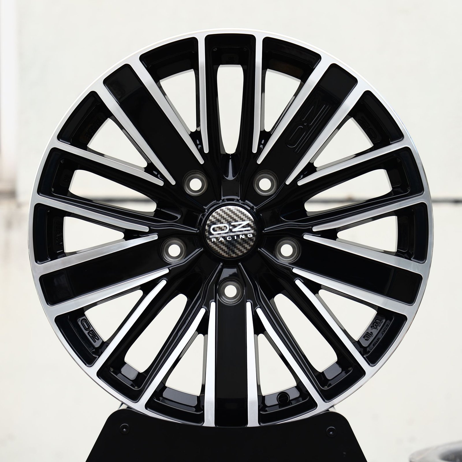 Porsche 911 wheels – Gloss Black Machined Multi-Spoke (OZ Racing-Style), front view