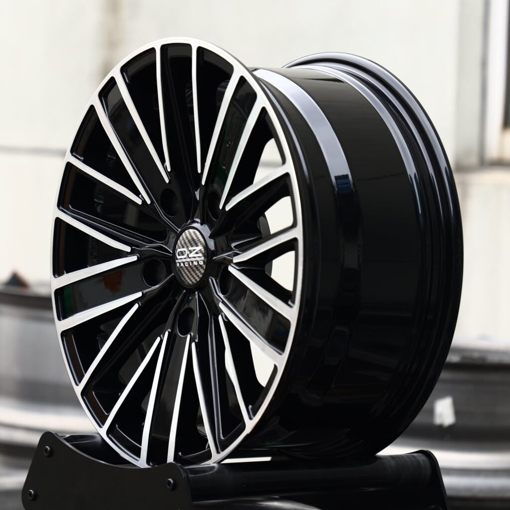 BMW M4 F82 wheels – Gloss Black Machined Multi-Spoke (OZ Racing-Style), lip and barrel detail
