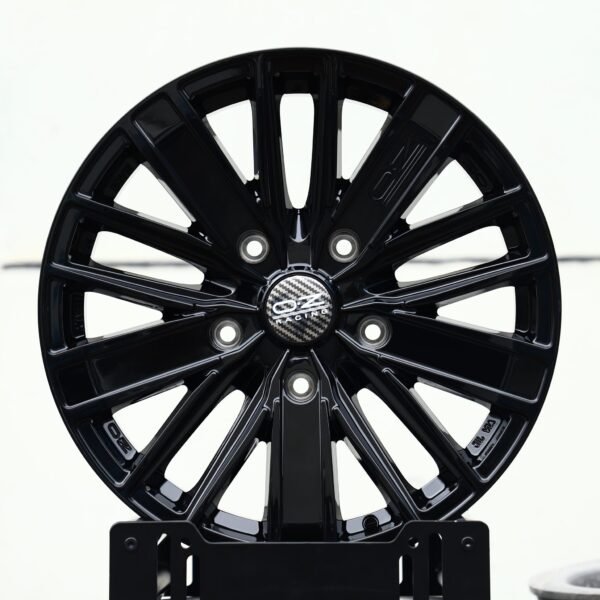 Porsche 911 wheels – Gloss Black Multi-Spoke (OZ Racing-Style), front view