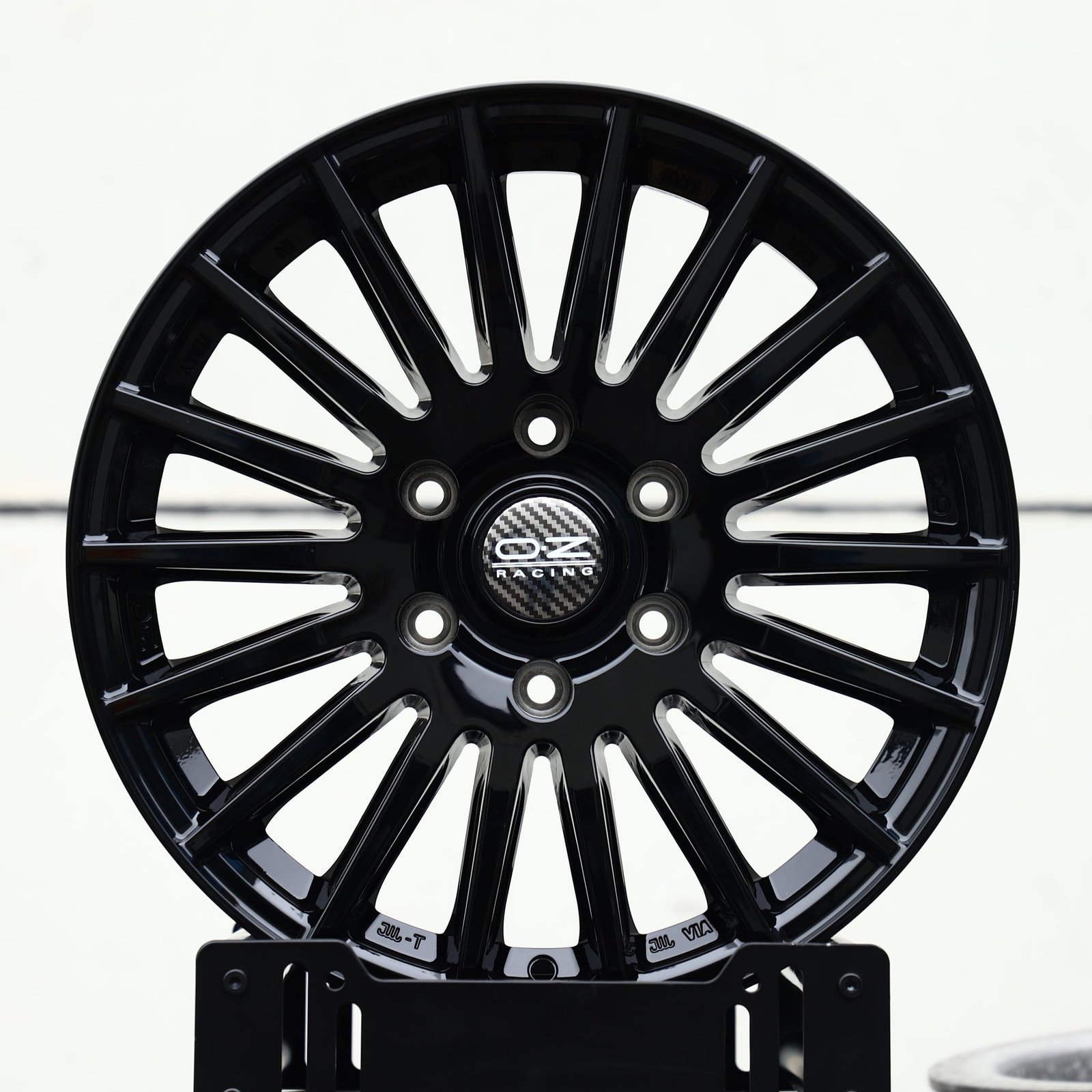 Chevrolet Silverado 1500 wheels – Gloss Black Multi-Spoke (OZ Racing-Style), front view