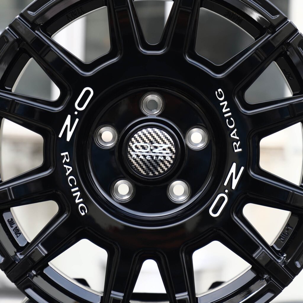 Jeep Gladiator wheels – Gloss Black Multi-Spoke (OZ Racing-Style), lip and barrel detail