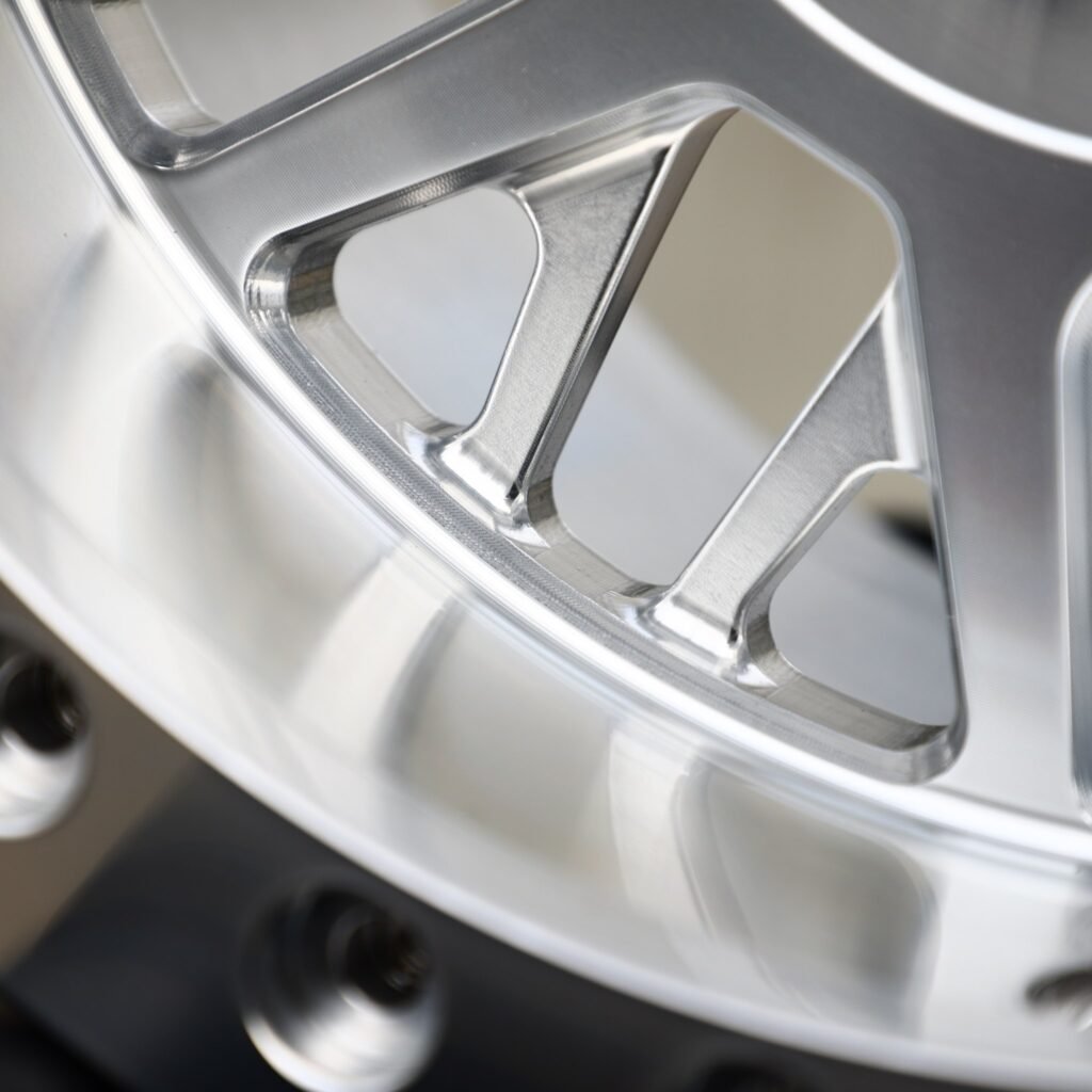 Toyota Tacoma wheels – Paceling Bright Silver Beadlock, lip and barrel detail