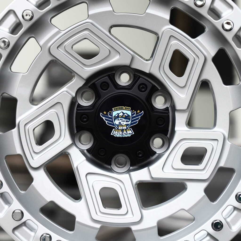 Chevrolet Silverado 1500 wheels – Bright Silver Geometric Beadlock (Patrol 4×4-Style), lip and barrel detail