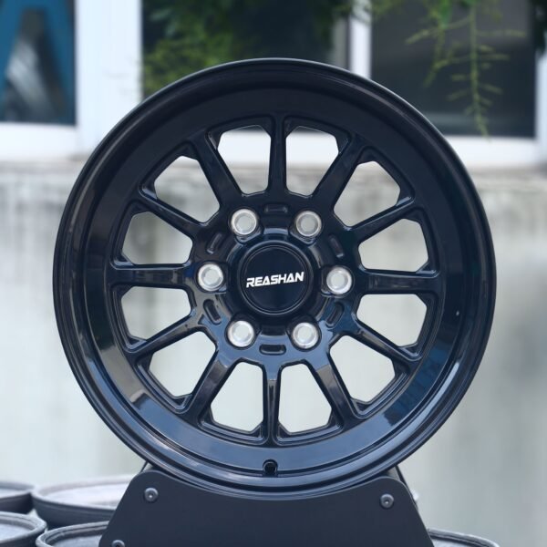 Toyota 4Runner wheels – Patsha Gloss Black Deep Lip, front view