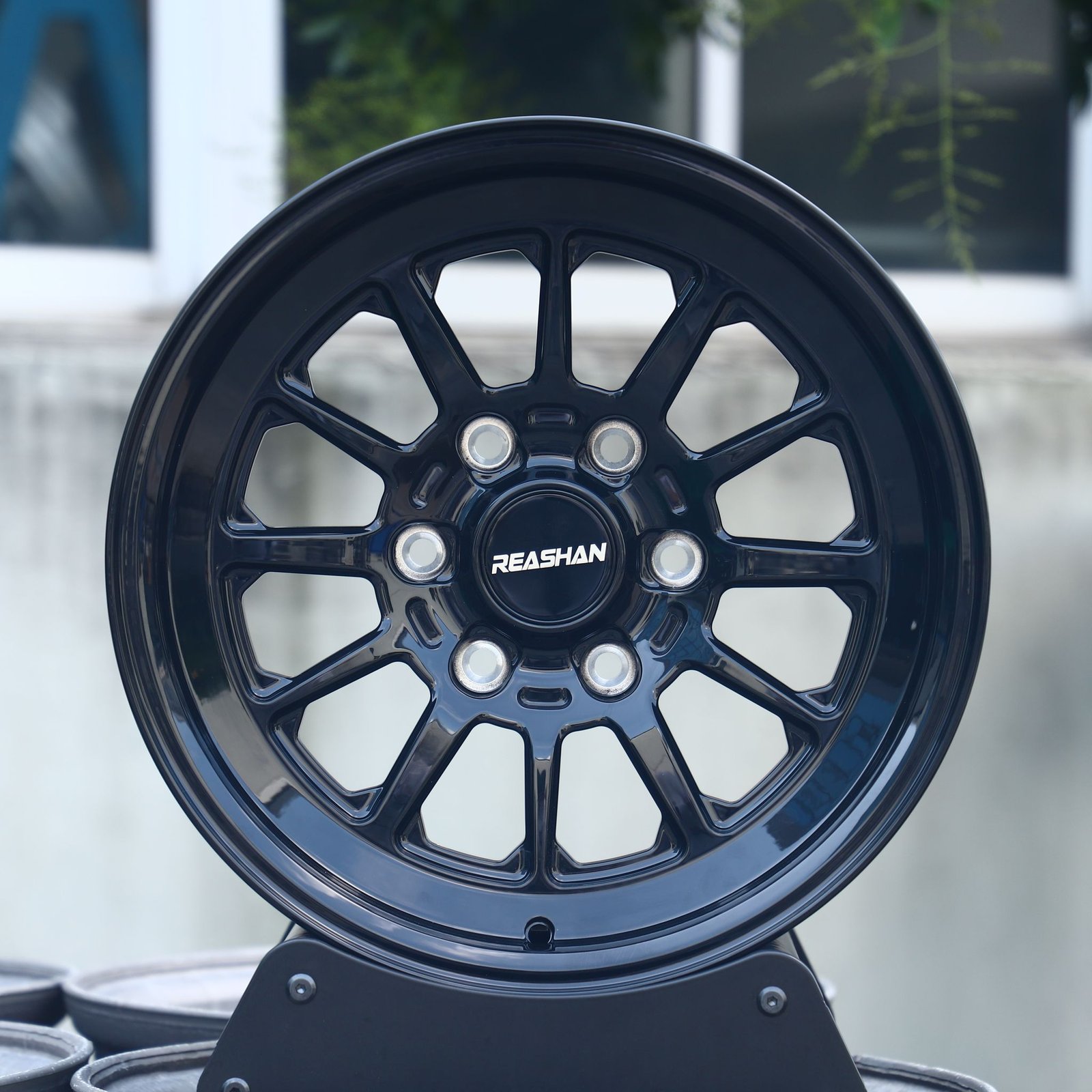 Toyota 4Runner wheels – Patsha Custom Finish Deep Lip, front view