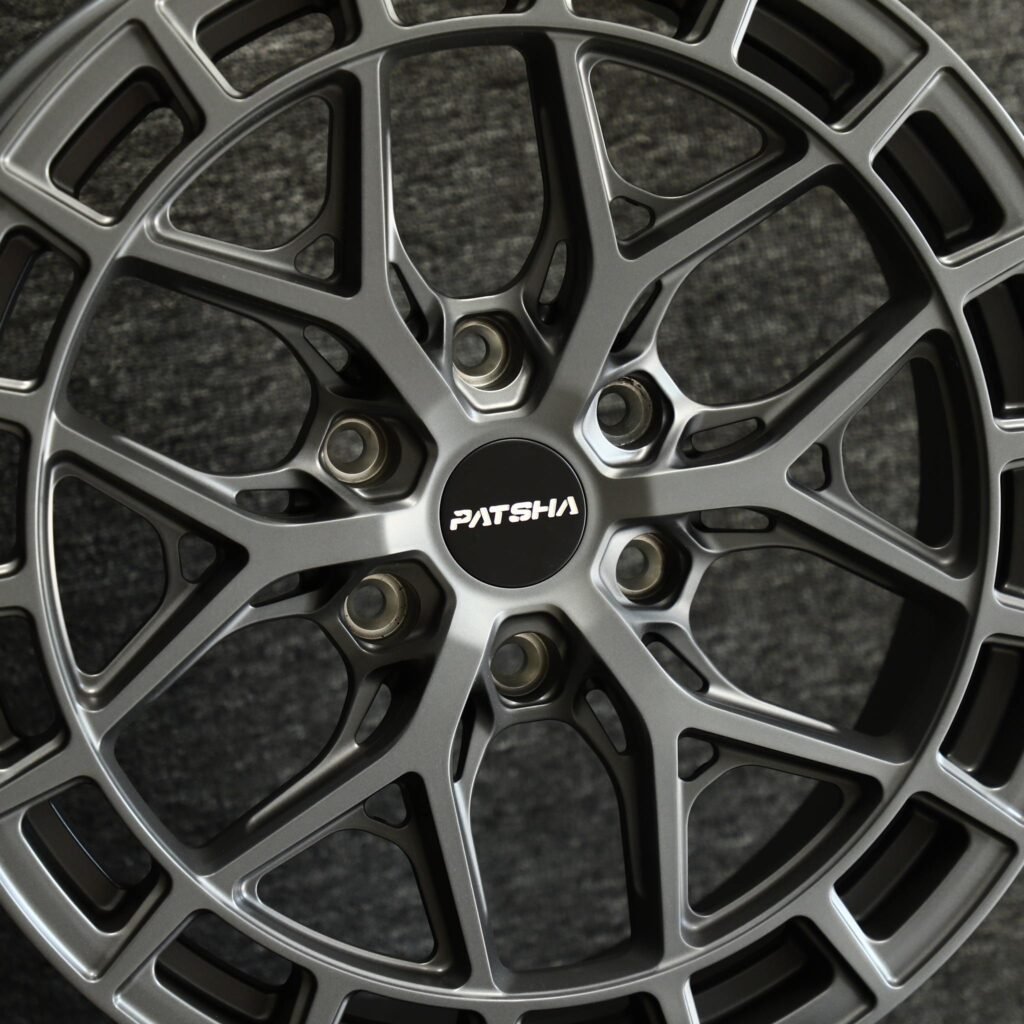 BMW M4 F82 wheels – Patsha Dark Gunmetal Double-Ring, lip and barrel detail