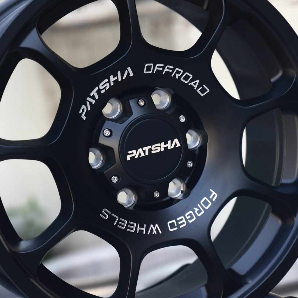 Chevrolet Silverado 1500 wheels – Patsha Gloss Black Full-Face, lip and barrel detail
