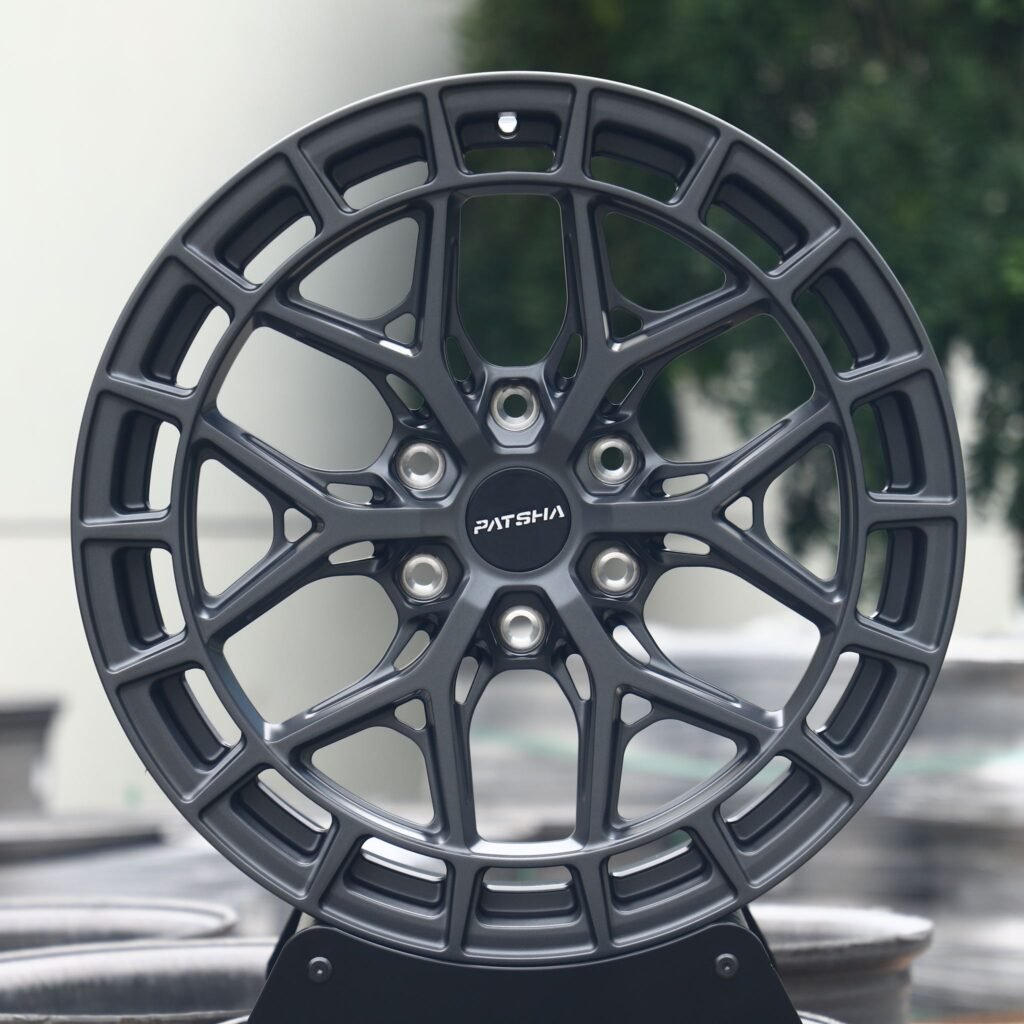 Porsche 911 wheels – Patsha Gloss Black / Gunmetal Double-Ring, front view