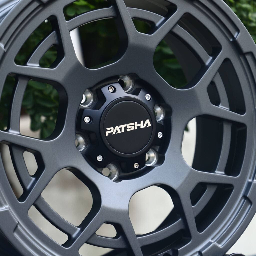 Chevrolet Silverado 1500 wheels – Patsha Gray Double Ring Lip, lip and barrel detail