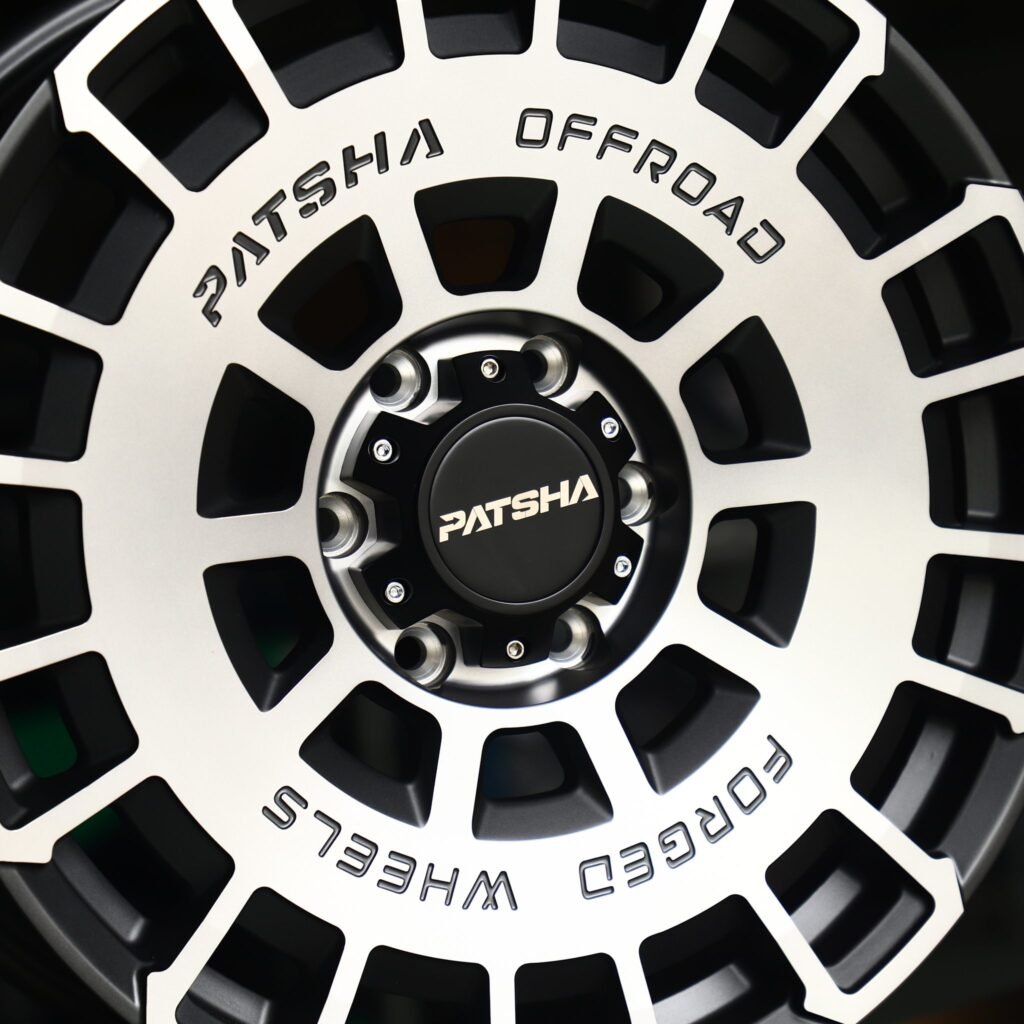 Chevrolet Silverado 1500 wheels – Patsha Gray Machined Face, lip and barrel detail