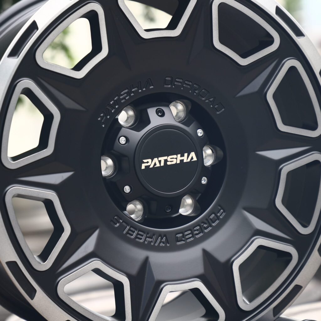 Chevrolet Silverado 1500 wheels – Patsha Gray Machined Face, lip and barrel detail