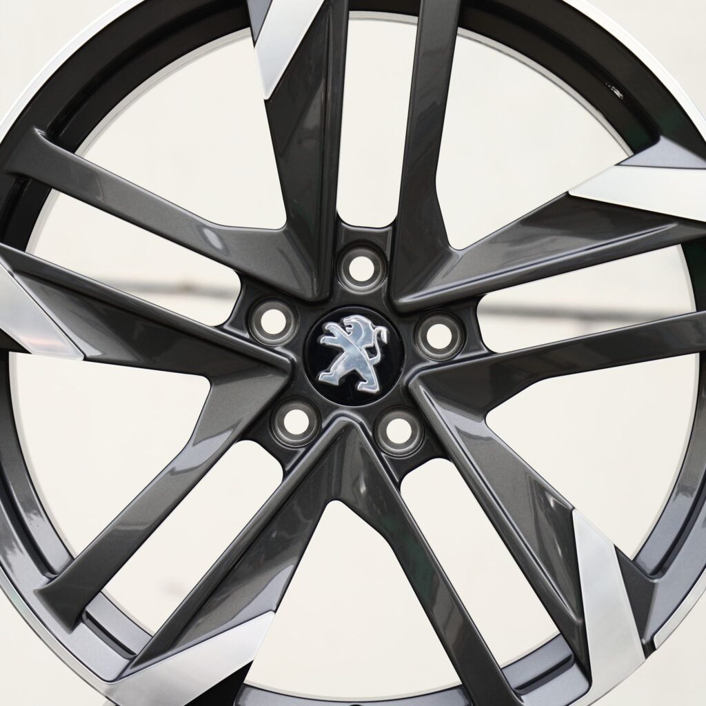 Peugeot 3008 wheels – Gunmetal / Machined 5 Split-Spoke (Peugeot OEM-Style), angled view