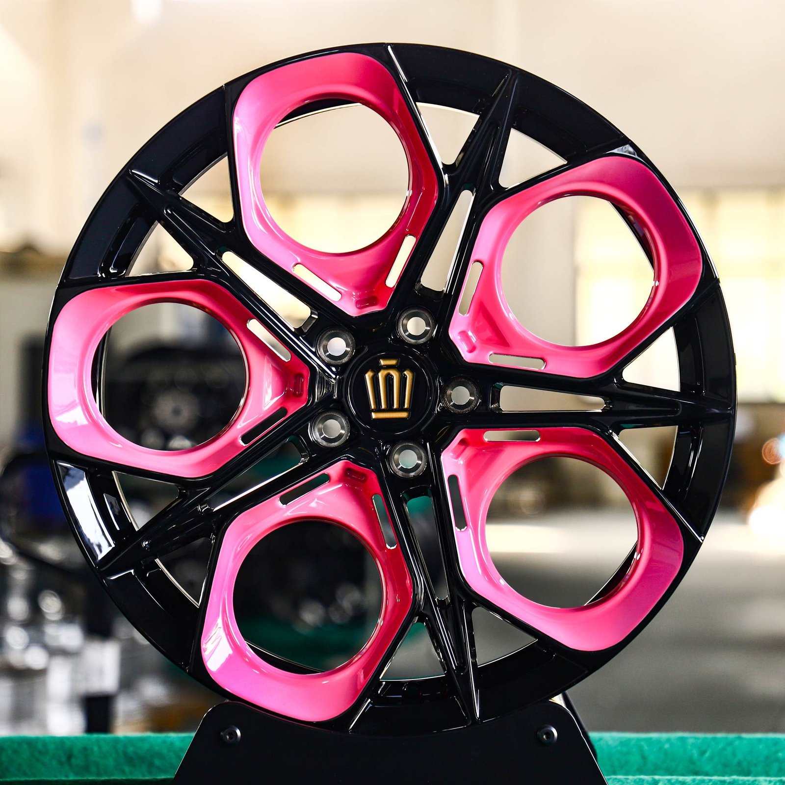 Toyota GR86 wheels – Pink / Gloss Black Petal (Corona-Style), front view