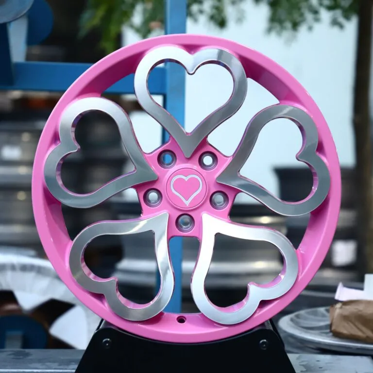 Porsche 911 wheels – Pink Heart Accent Heart-Spoke, front view