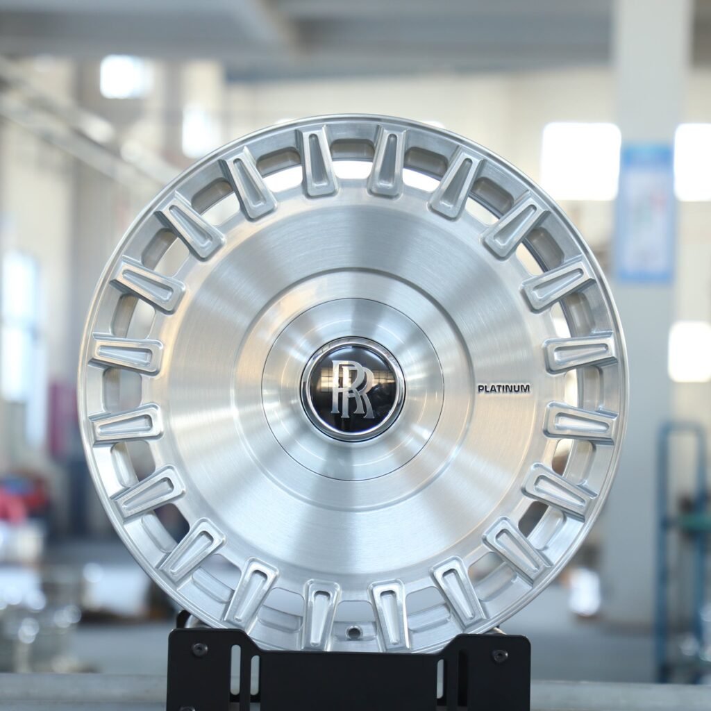 Rolls-Royce Phantom wheels – Platinum Bright Silver Full-Face, angled view