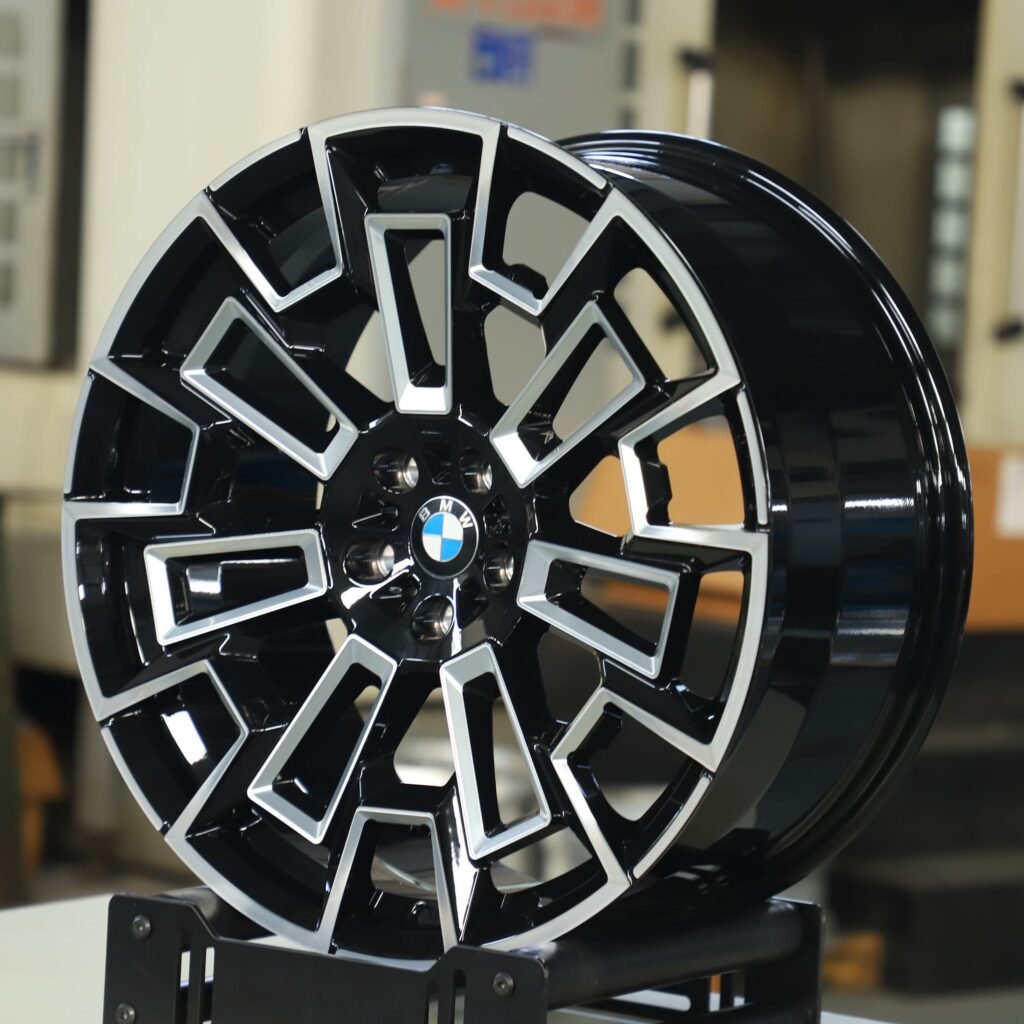 BMW OEM-Style Polished Gloss Black Split Petal-Spoke Machined Face Forged Wheels – BMW M3 G80 / M4 G82, 5x112 bolt pattern, side view