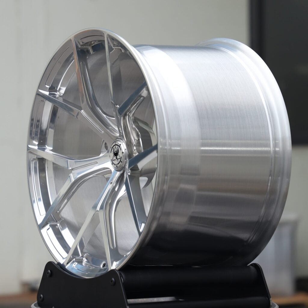 Audi A4 B9 wheels – Polished Silver 5 Y-Spoke, lip and barrel detail
