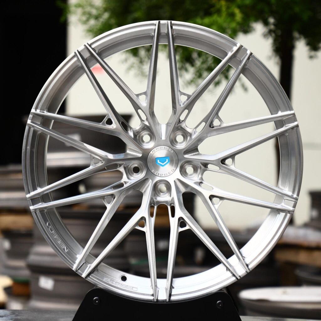Audi A4 B9 wheels – Polished Silver Split 10-Spoke Deep Lip 2-Piece, lip and barrel detail