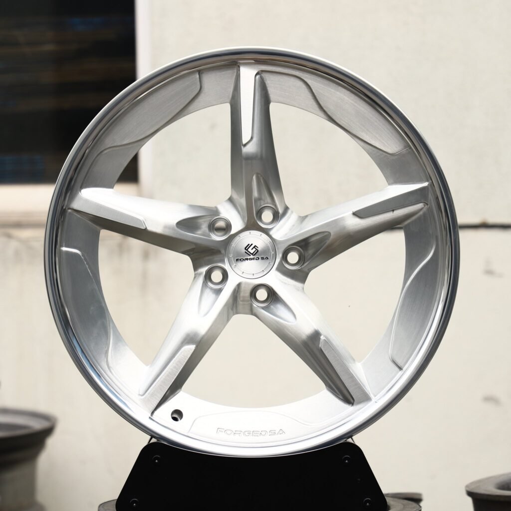 Porsche 911 wheels – Brushed Silver Twisted 5-Spoke, front view