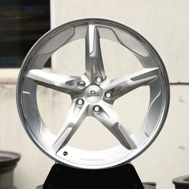 Porsche 911 wheels – Brushed Silver Twisted 5-Spoke, front view