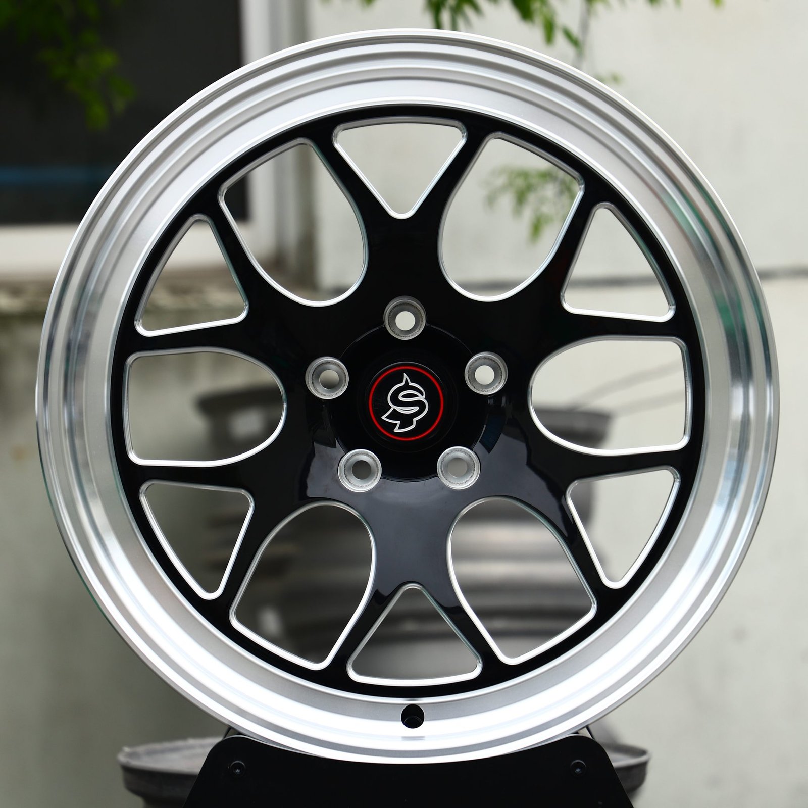Porsche 911 wheels – Gloss Black Machined Y-Spoke Polished Lip, front view