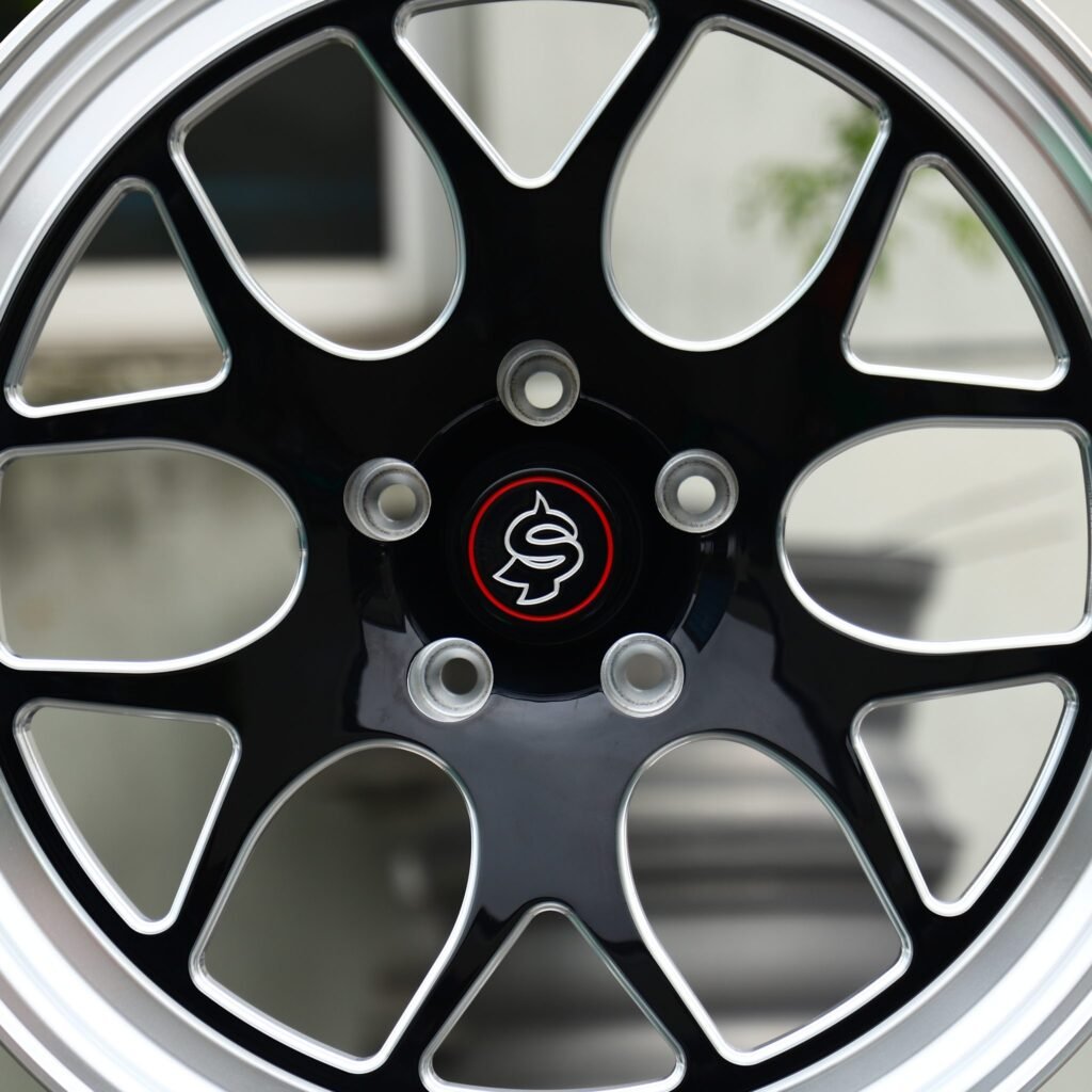 BMW M4 F82 wheels – Gloss Black Machined Y-Spoke Polished Lip, lip and barrel detail