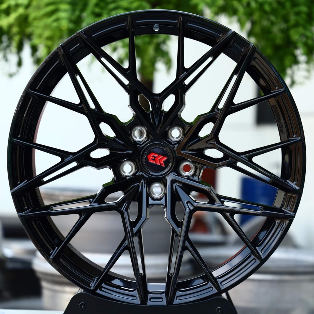 Porsche 911 wheels – Gloss Black Mesh, front view