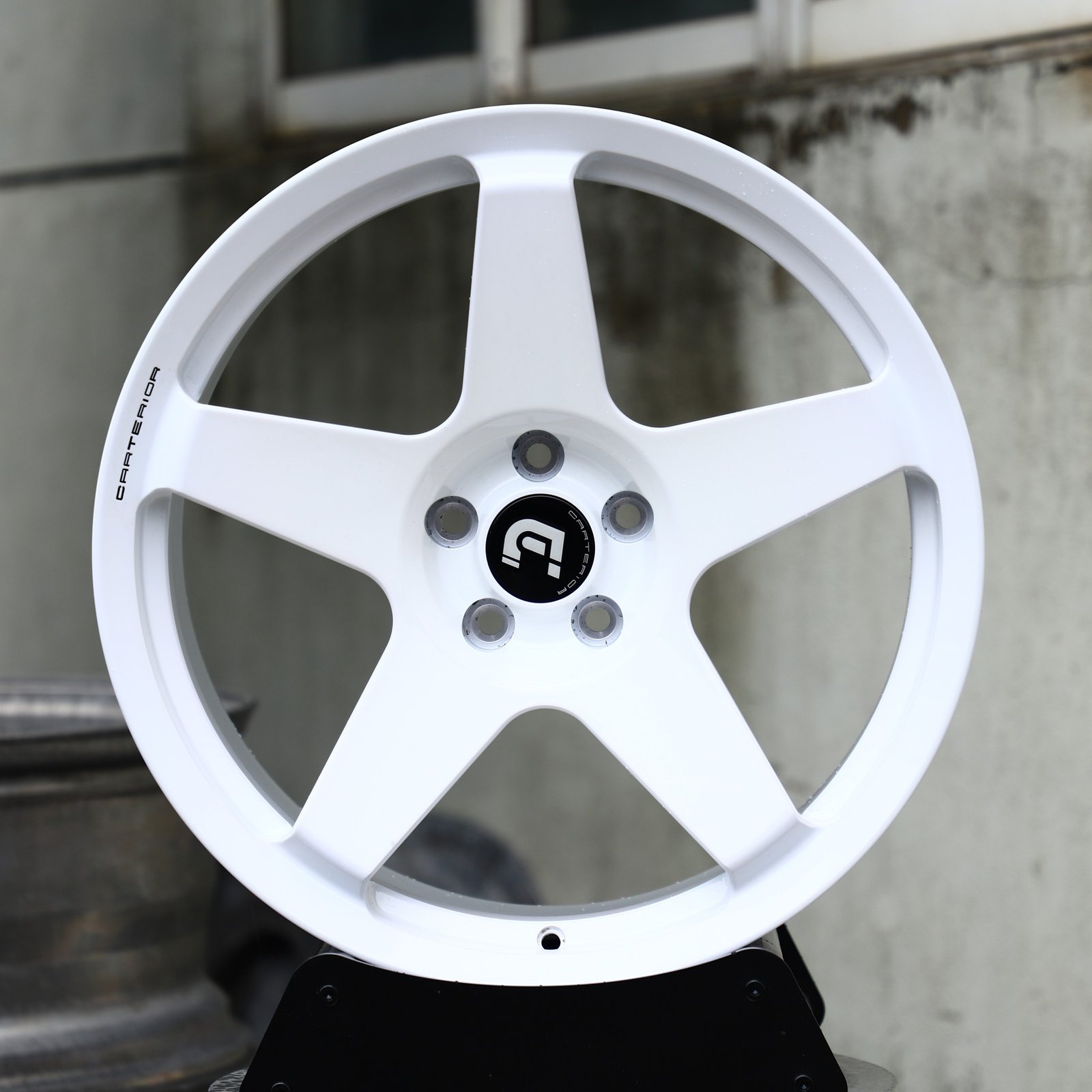 Porsche 911 wheels – Gloss White 5-Spoke, front view