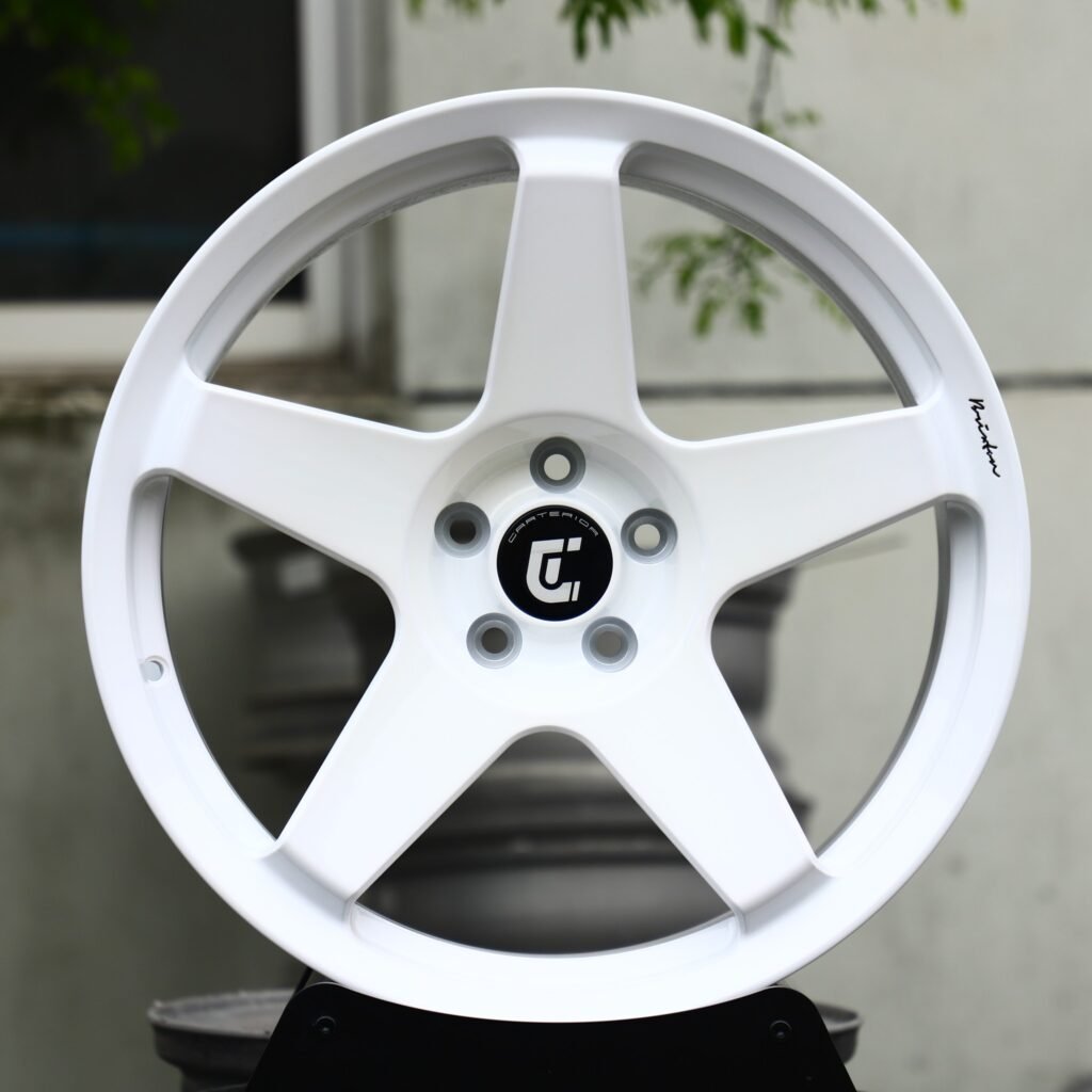 Porsche 911 wheels – Gloss White 5-Spoke, front view