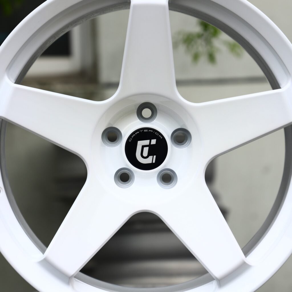 BMW M4 F82 wheels – Gloss White 5-Spoke, lip and barrel detail