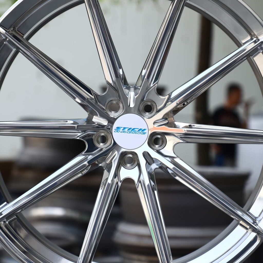 BMW M4 F82 wheels – Hyper Silver 10-Spoke, lip and barrel detail