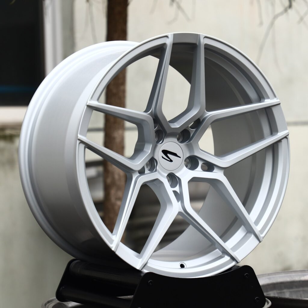 BMW M3 wheels – Hyper Silver 5 Y-Spoke, angled view