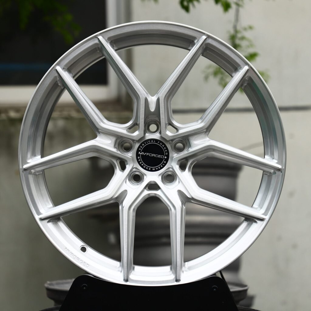 Porsche 911 wheels – Hyper Silver 5 Y-Spoke, front view