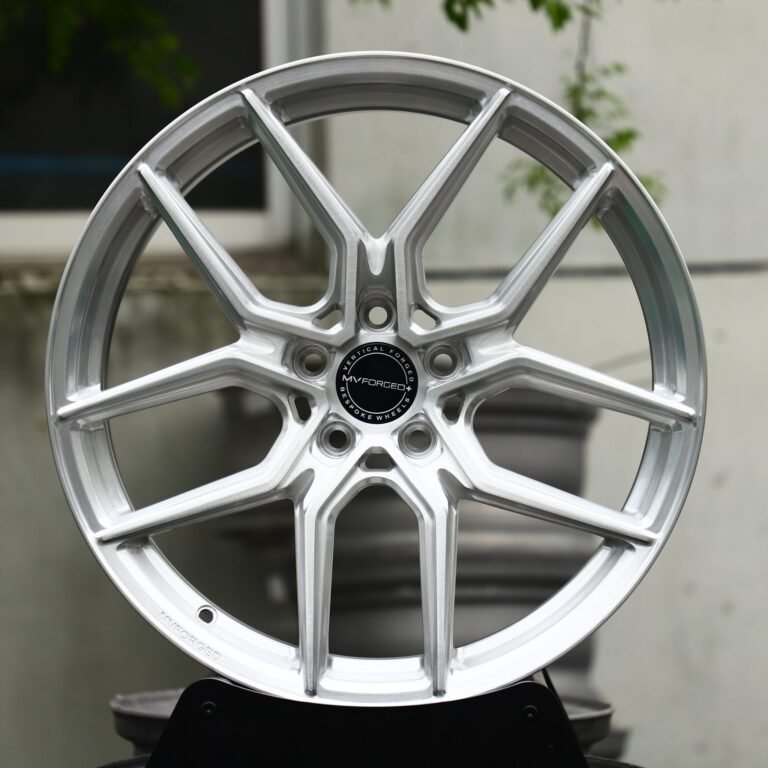 Porsche 911 wheels – Hyper Silver 5 Y-Spoke, front view
