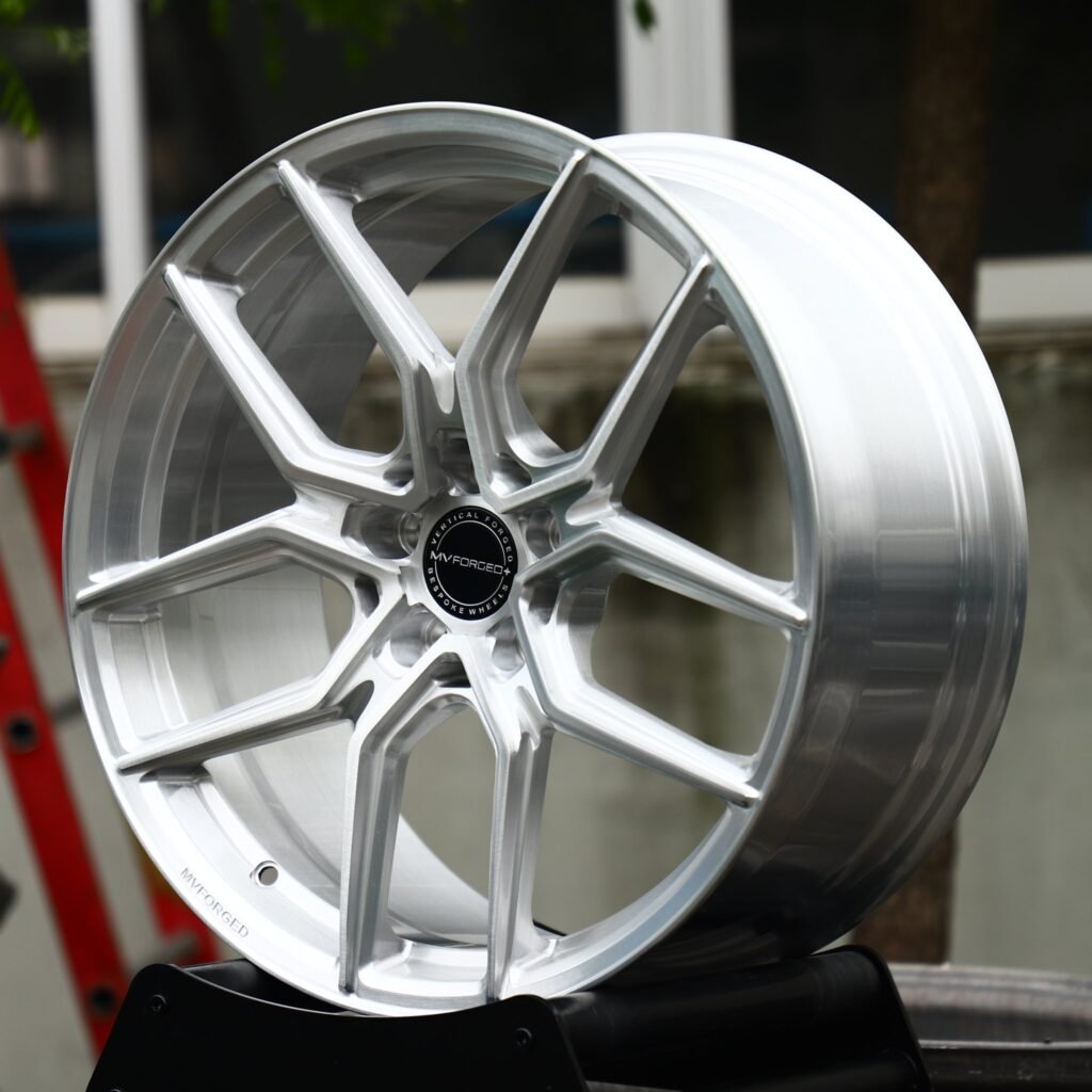 BMW M3 wheels – Hyper Silver 5 Y-Spoke, angled view