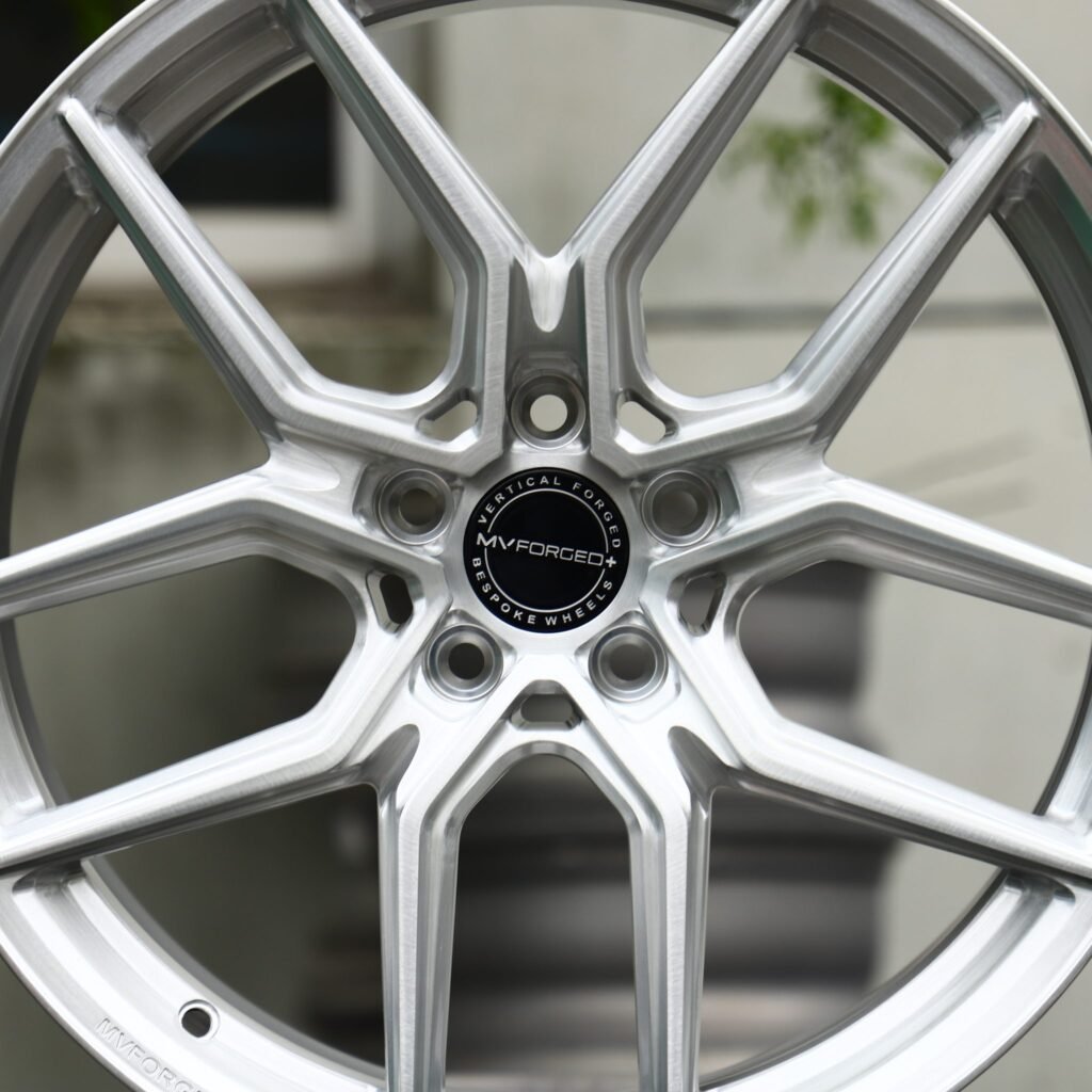 BMW M4 F82 wheels – Hyper Silver 5 Y-Spoke, lip and barrel detail